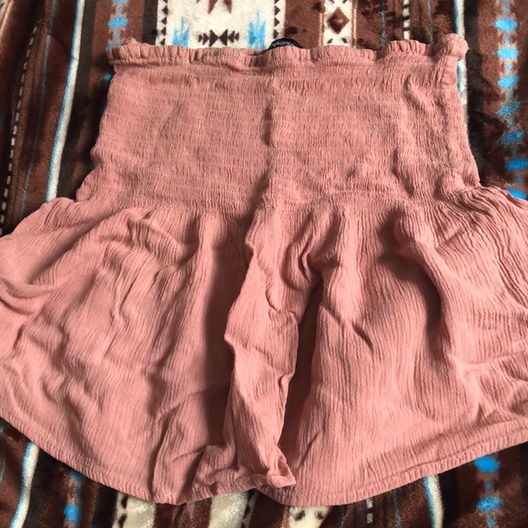 Cute flowy crop top! - Picture 1 of 2